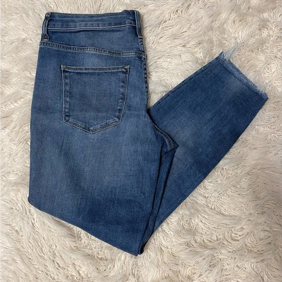 Universal Thread Blue Ankle Cropped Jeans - Picture 7 of 8